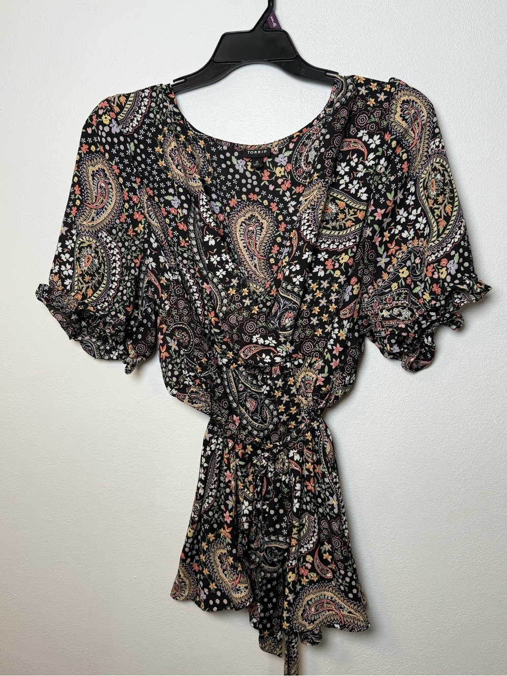 torrid Black Paisley Floral Short Sleeve Blouse - Picture 4 of 7